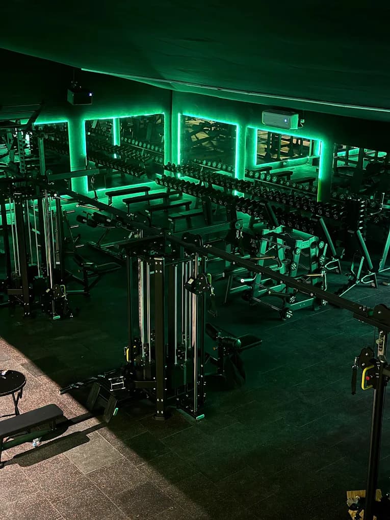 Area gym dan personal training Rekt Gym